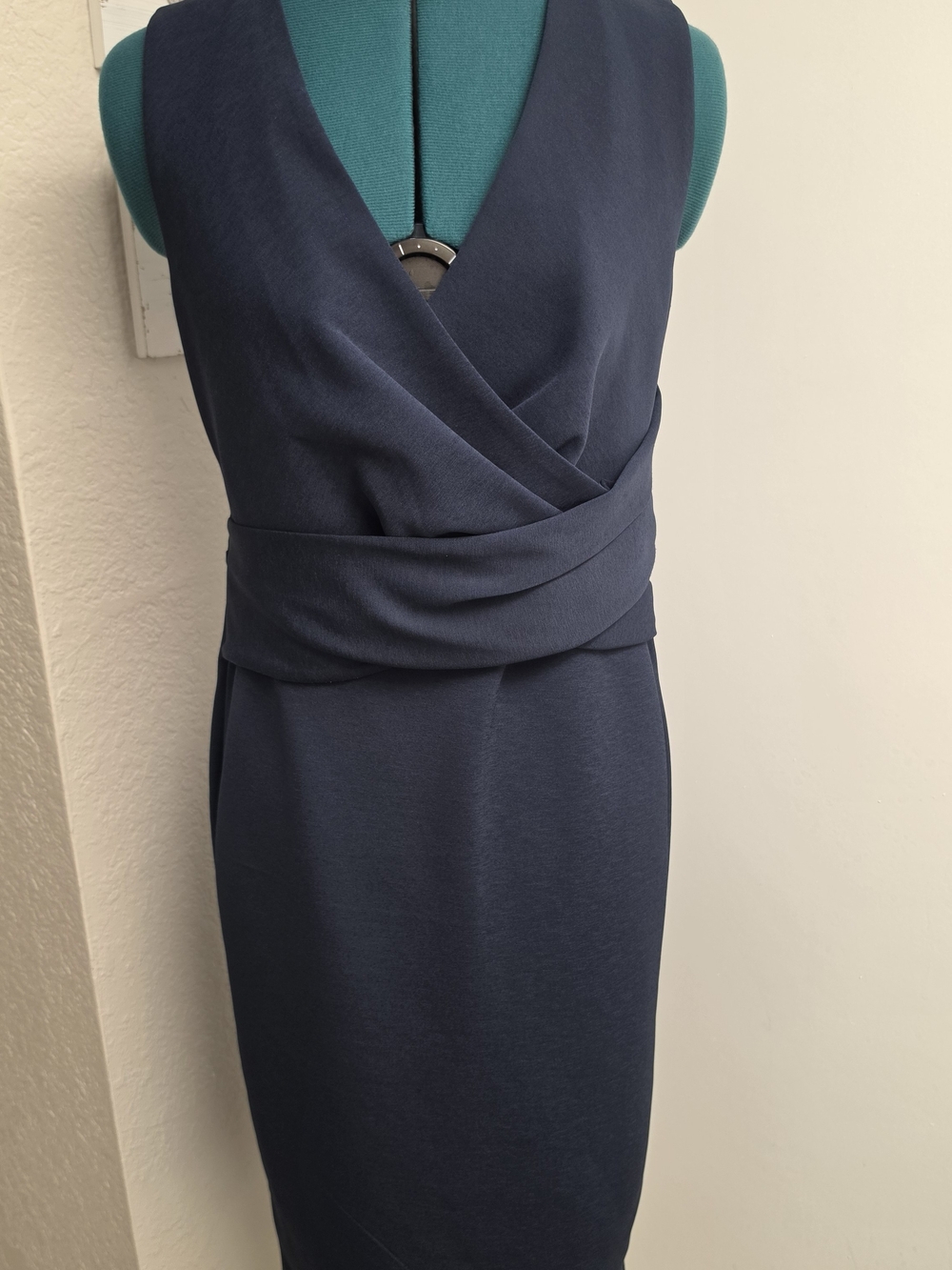 NWT Donna Karan New York Sleeveless Navy Sheath Dress Size 6 - Picture 2 of 11